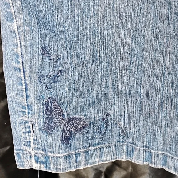 JMS Stretch Classic Denim Blue Jean Capri Embroidered Butterfly Detail Pants - Picture 3 of 6